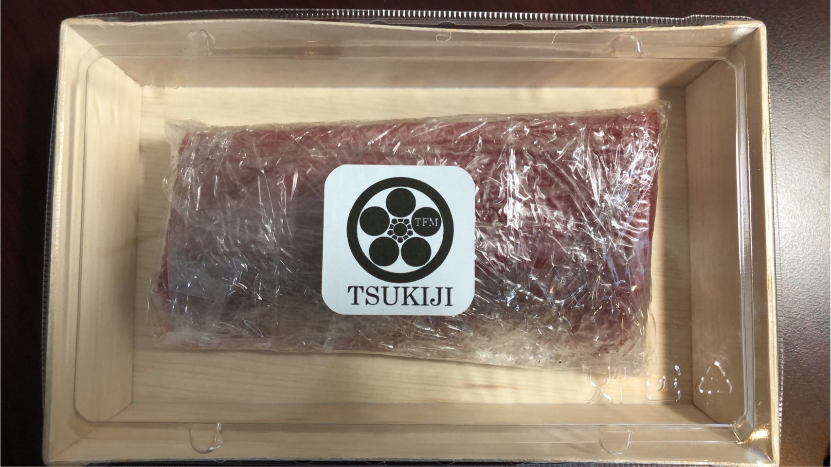 Fresh Hon-maguro (Bluefin Tuna) Sashimi - マグロ刺身の柵-