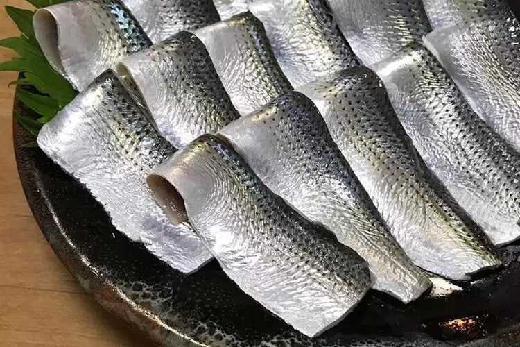 Takuya's sashimi "Kohada" (Gizzard Shad) 鮨屋仕込み！疋田の刺身 　”コハダ”